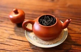 用紫砂壶泡茶时必须加满水吗